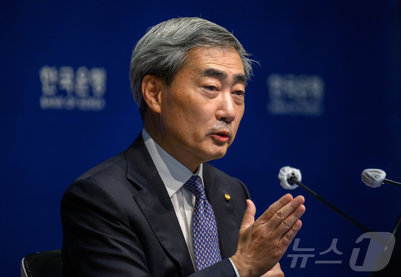 본문 이미지 - 신현송 한국은행 총재가 28일 서울 중구 한국은행 본관에서 열린 통화정책방향 기자간담회에서 발언하고 있다. 2026.5.28 ⓒ 뉴스1 사진공동취재단