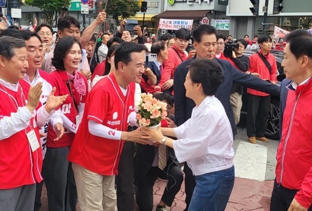 박근혜 오늘은 원주 중앙시장 방문…"김진태, 강원 발전에 꼭 필요"