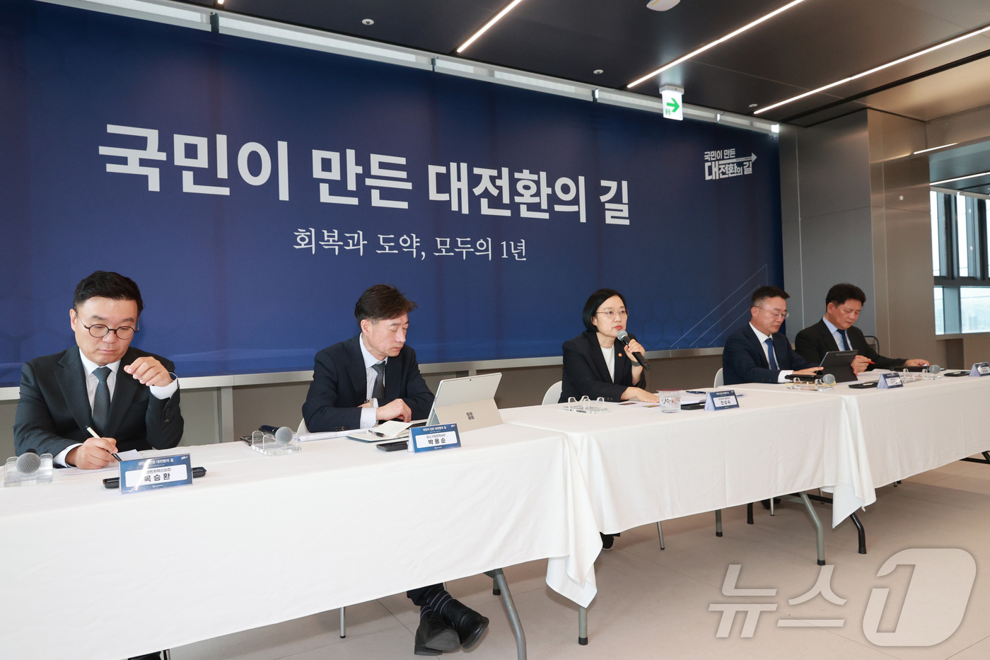 (서울=뉴스1) = 한성숙 중소벤처기업부 장관이 28일 서울특별시 마포구 SVC 서울에서 열린 정부 출범 1주년 기자간담회에서 모두발언을 하고 있다. (중소벤처기업부 제공. 재판매 …
