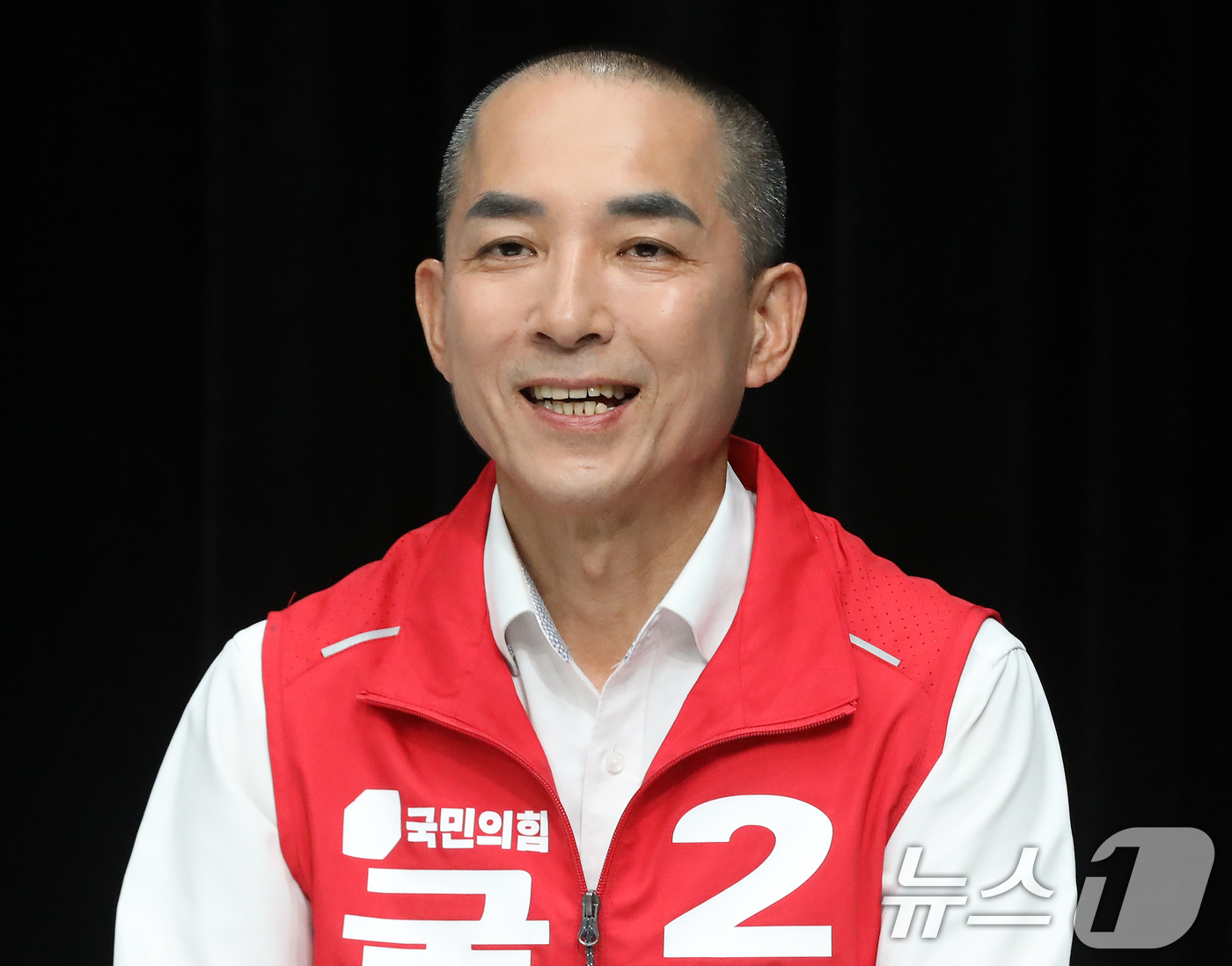 (부산=뉴스1) 윤일지 기자 = 박민식 국민의힘 부산 북구갑 국회의원 후보가 28일 오후 부산 동구 부산MBC에서 열린 북구갑 국회의원 보궐선거 토론회에 앞서 리허설을 하고 있다. …