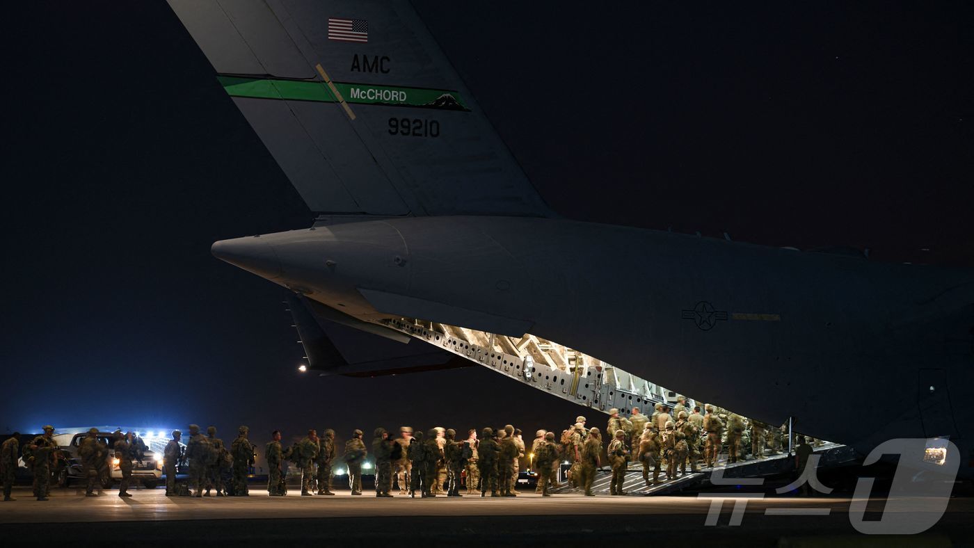 (알리 알 살렘 공군기지AFP=뉴스1) 이창규 기자 = 쿠웨이트 알리 알 살렘 미군 공군기지의 미군 병사들. 2021.8.19./뉴스1ⓒ AFP=뉴스1