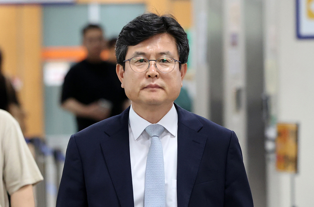 '사후 선포문 작성' 강의구 징역 1년 6개월에 쌍방 항소