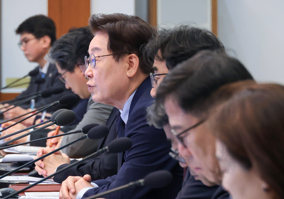 수석보좌관회의 발언하는 이재명 대통령