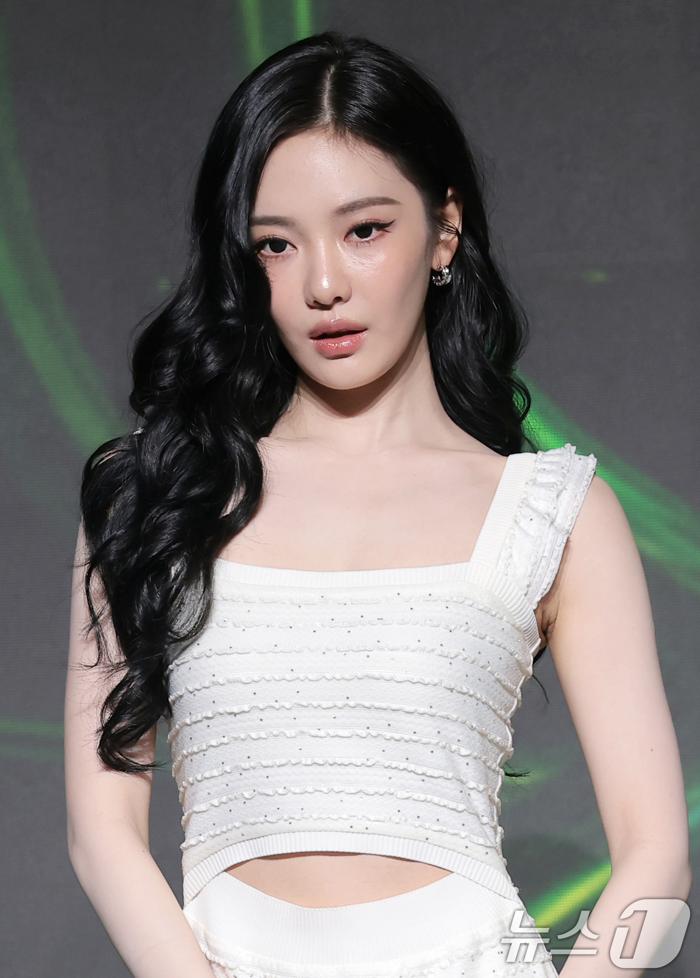 (서울=뉴스1) 권현진 기자 = 그룹 에스파(aespa)의 닝닝이 28일 서울 송파구 소피텔 앰배서더 서울 호텔에서 열린 정규 2집 'LEMONADE'(레모네이드) 발매 기념 기자 …