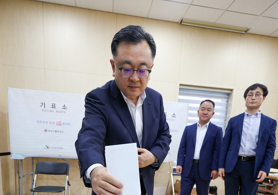 서울시장 권한대행, 사전투표 시연