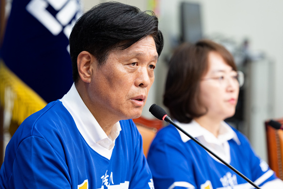 與 "호남 판세 불리? 오히려 선전…野, '朴·MB' 선거 동원 규탄받아 마땅"