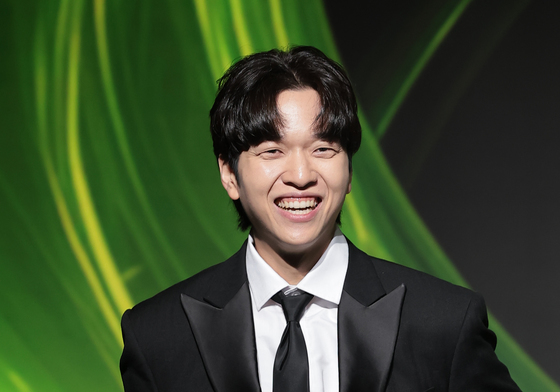 '에스파 간담회 MC' 유재필, 패션 포인트는 '레몬'