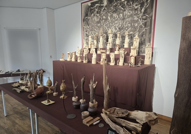 베트남 침향나무에 새긴 53부처님, 법련사에 오시다
