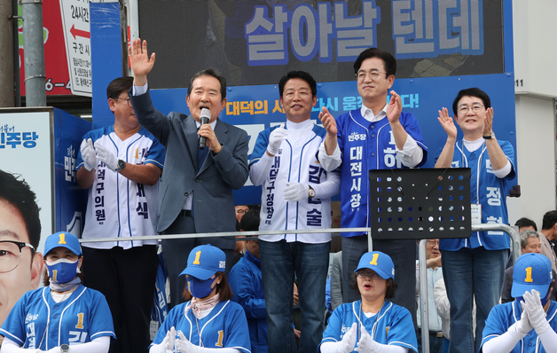 민주당 후보 지지호소하는 정세균 전 총리