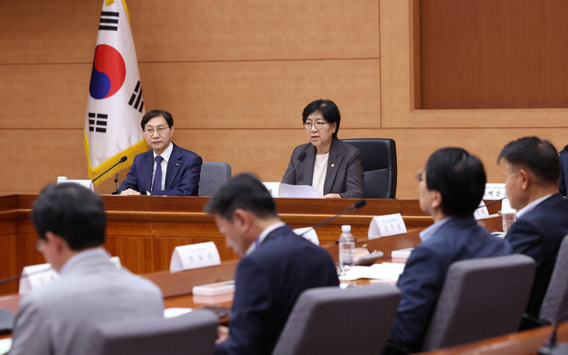 모두발언하는 정은경 장관