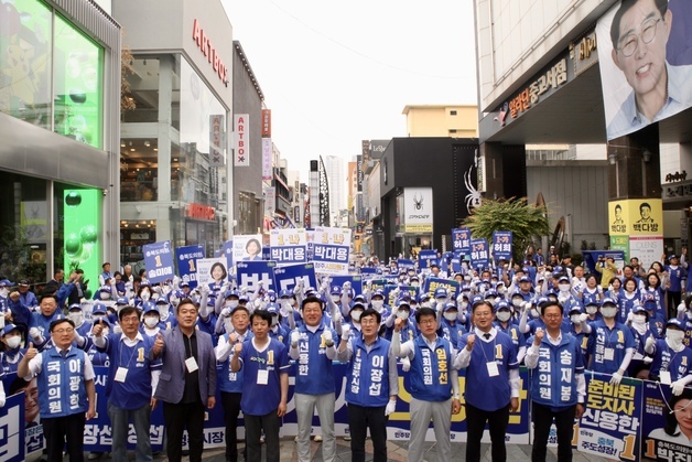 사전투표 하루 앞 표심 잡아라…충북 정치권 유세 총력전