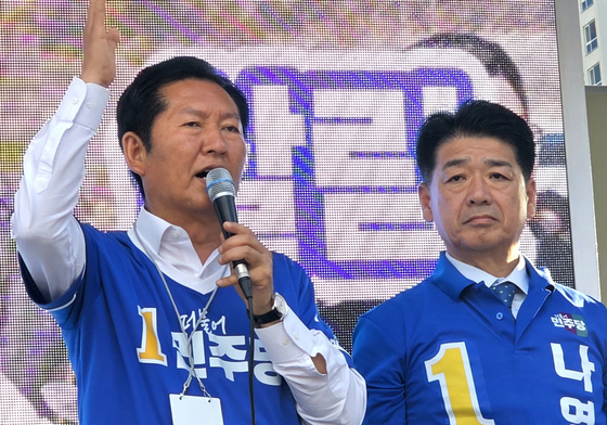 정청래 "지역 발전 위해  힘 있는 여당"…장동혁 "공산국가 막아야"(종합)