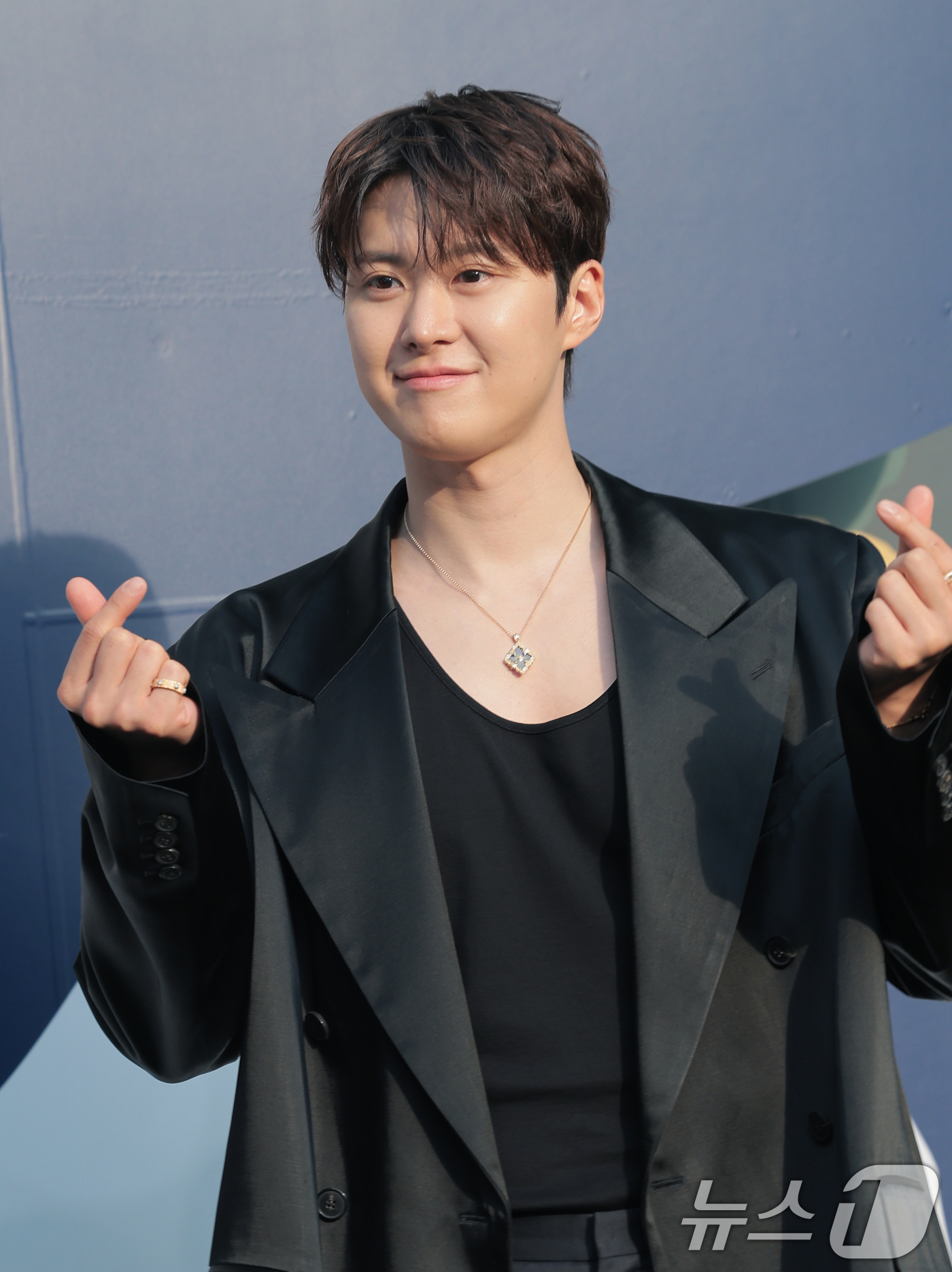 (서울=뉴스1) 권현진 기자 = 배우 공명이 28일 서울 성동구 성수 쎈느에서 열린 위스키 브랜드 발렌타인 17년 말본 에디션 출시 기념 행사에 참석해 포즈를 취하고 있다. 202 …