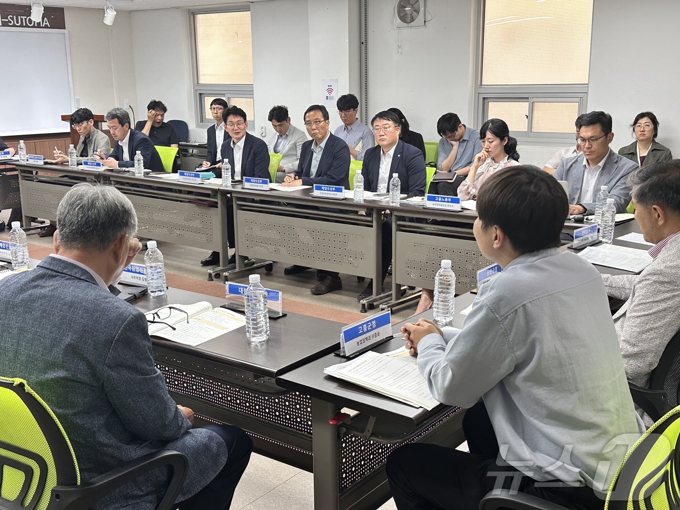 (서울=뉴스1) = 최현호 해양수산부 수산정책실장이 28일 부산시 수스페이스센터에서 열린  외국인 노동자 인권 및 노동환경 개선방안 협의회에 참석하여 정부와 수협, 비영리단체(NG …