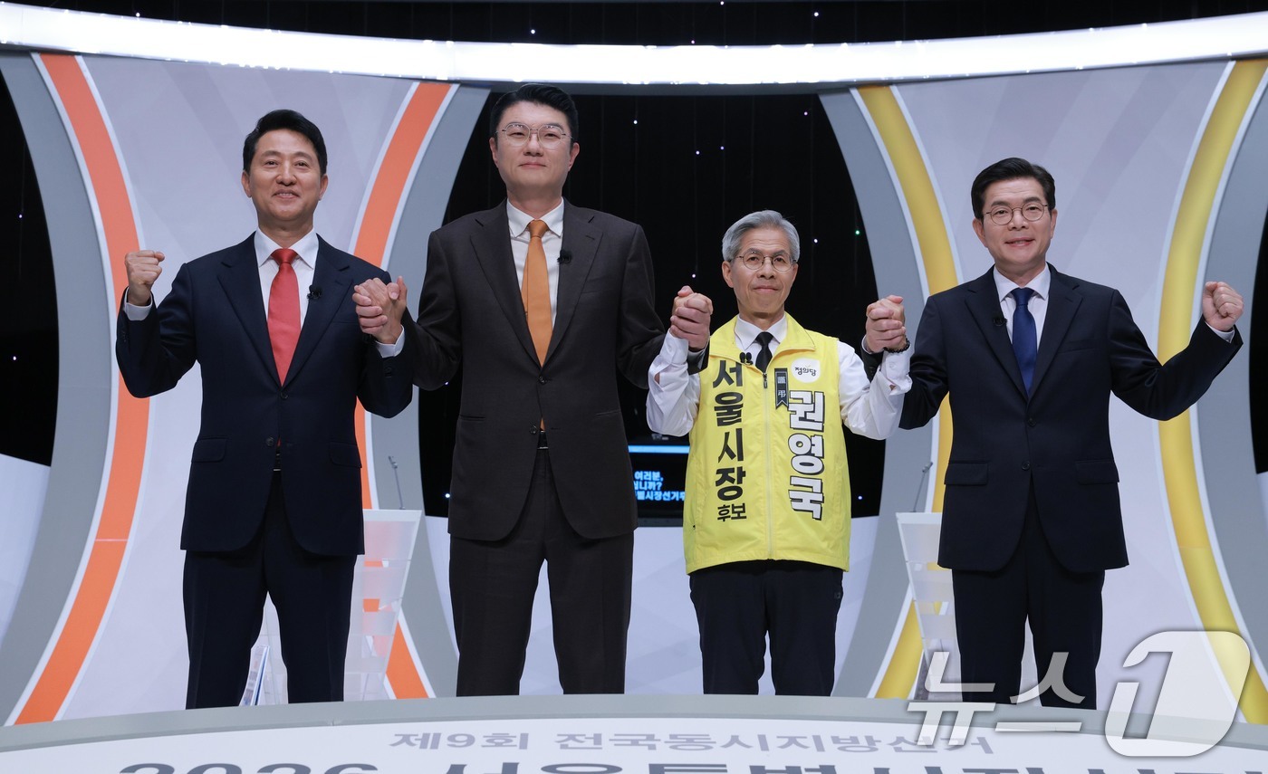 (서울=뉴스1) 김도우 기자 = 국민의힘 오세훈 서울시장 후보(왼쪽부터)와 개혁신당 김정철 후보, 정의당 권영국 후보,더불어민주당 정원오 서울시장 후보가 28일 서울 마포구 SBS …