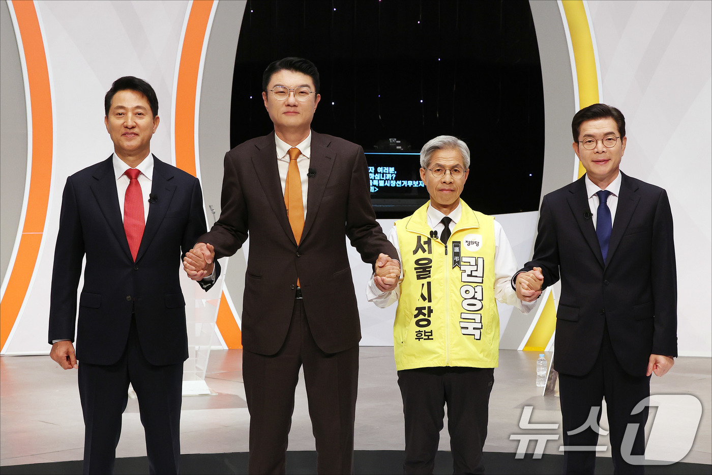(서울=뉴스1) 김도우 기자 = 오세훈 국민의힘 서울시장 후보, 김정철 개혁신당 서울시장 후보, 권영국 정의당 서울시장 후보, 정원오 더불어민주당 서울시장 후보가 28일 오후 서울 …