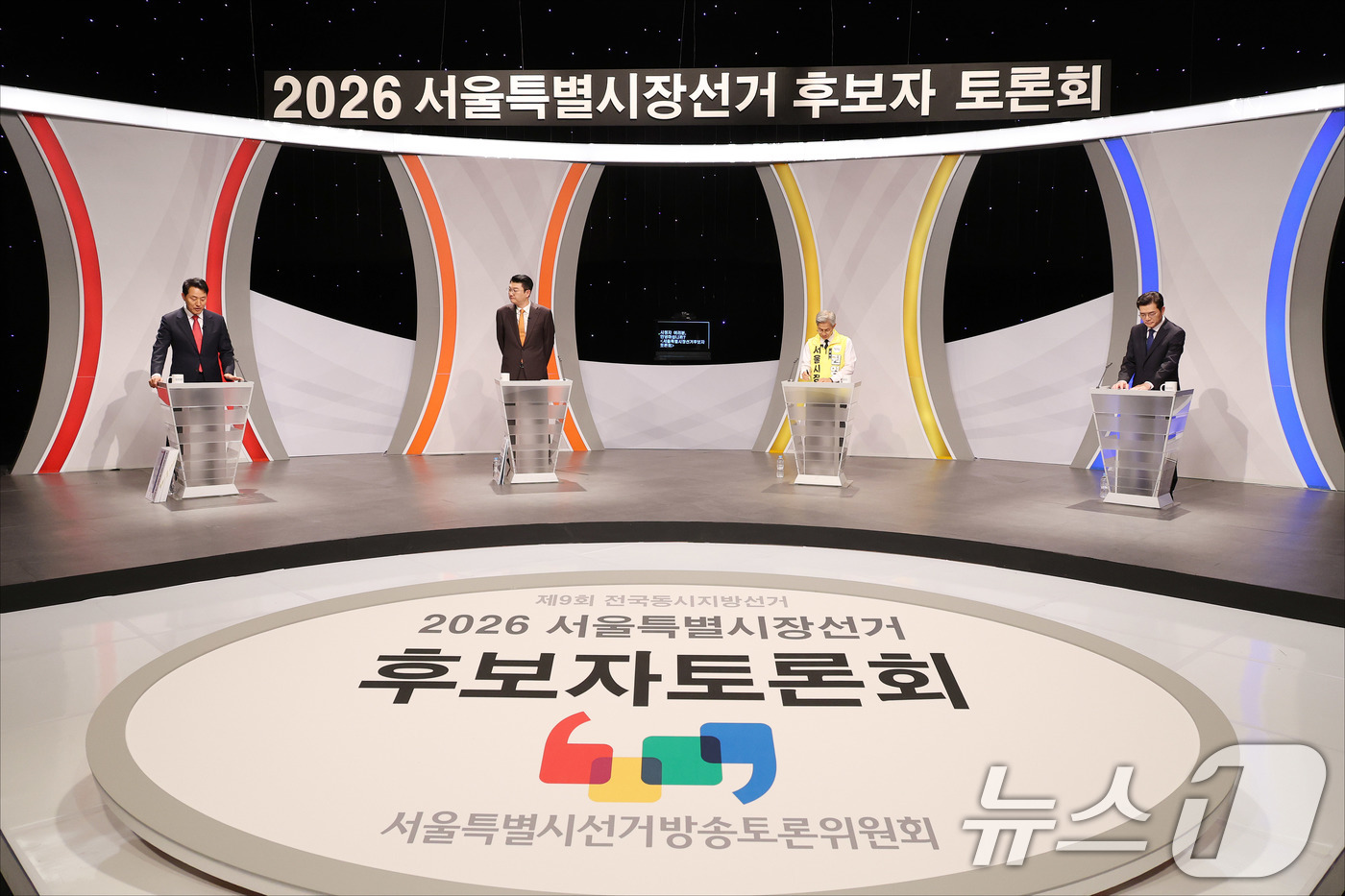 (서울=뉴스1) 김도우 기자 = 오세훈 국민의힘 서울시장 후보, 김정철 개혁신당 서울시장 후보, 권영국 정의당 서울시장 후보, 정원오 더불어민주당 서울시장 후보가 28일 오후 서울 …