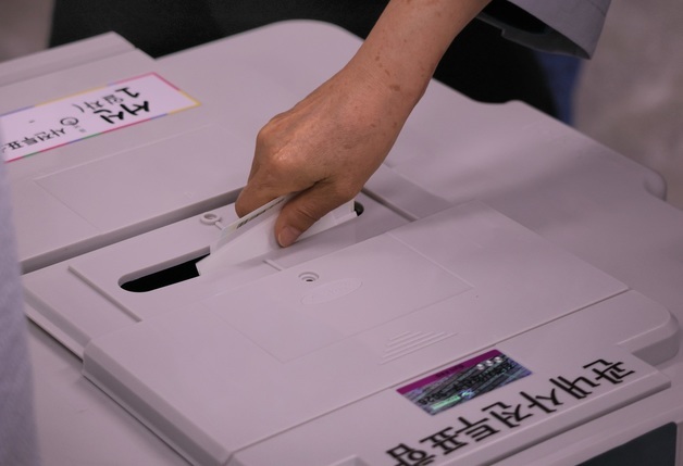 [속보] 지방선거 사전투표율 오전 7시 0.5%…2022년보다 0.02%p↑