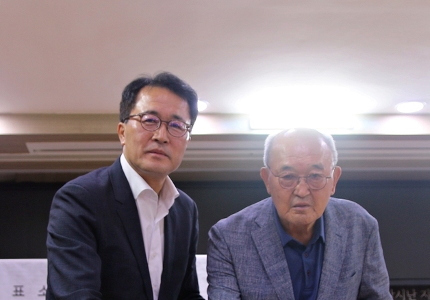 문성유 제주도지사 후보, 부친과 함께 사전투표