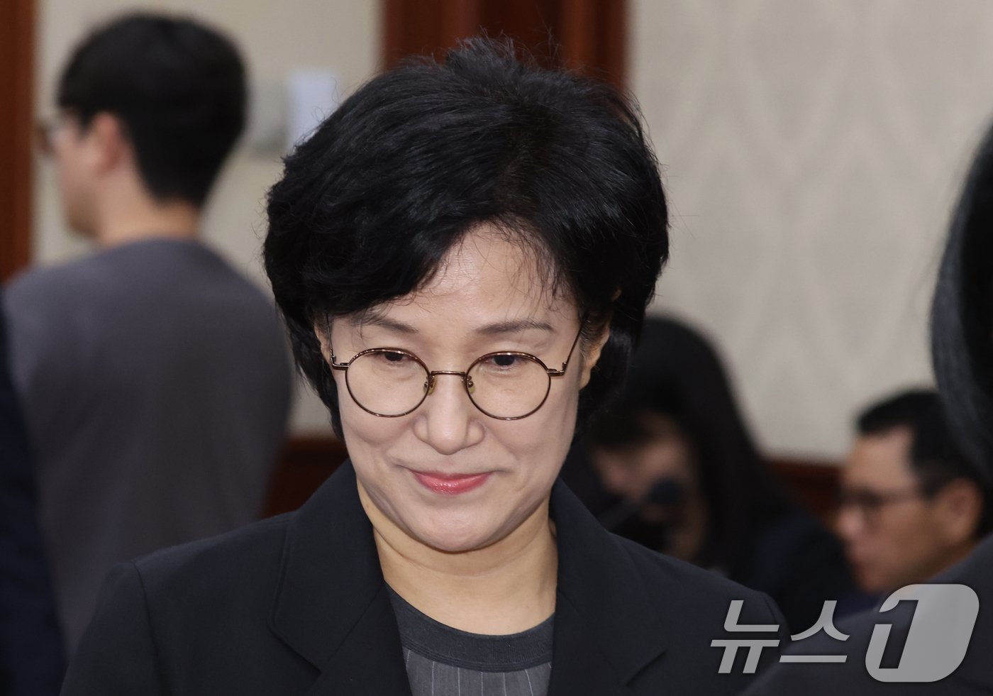 (서울=뉴스1) 김명섭 기자 = 원민경 성평등가족부 장관이 29일 서울 종로구 세종대로 정부서울청사에서 열린 비상경제본부 희의 겸 경제관계장관회의에 참석하고 있다. 이날 회의에서 …