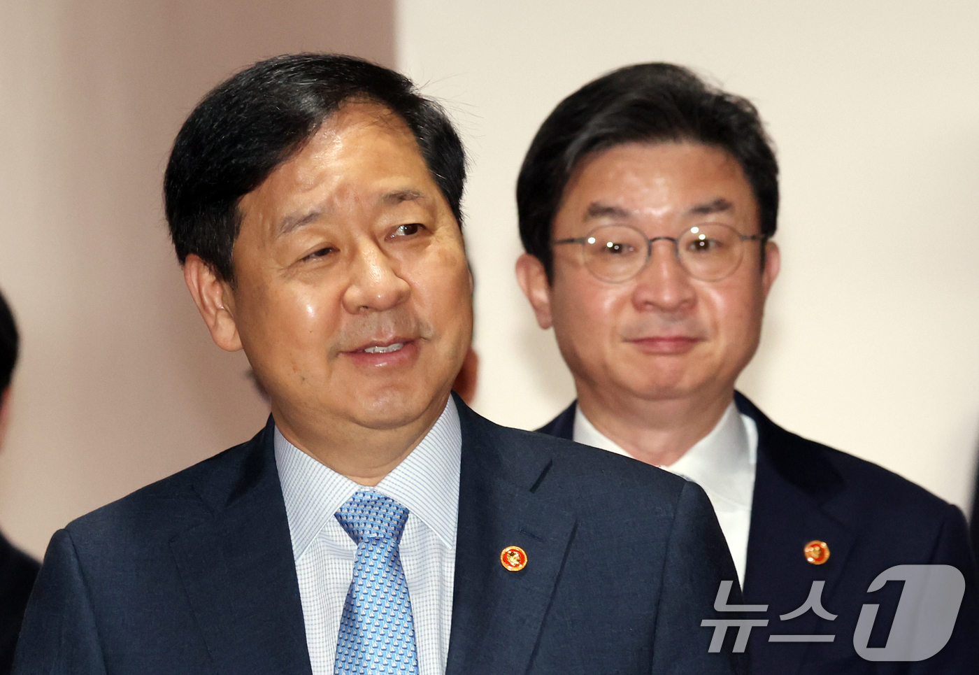 (서울=뉴스1) 김명섭 기자 = 구윤철 경제부총리 겸 재정경제부 장관이 29일 서울 종로구 세종대로 정부서울청사에서 열린 비상경제본부 희의 겸 경제관계장관회의에 참석하고 있다. 이 …