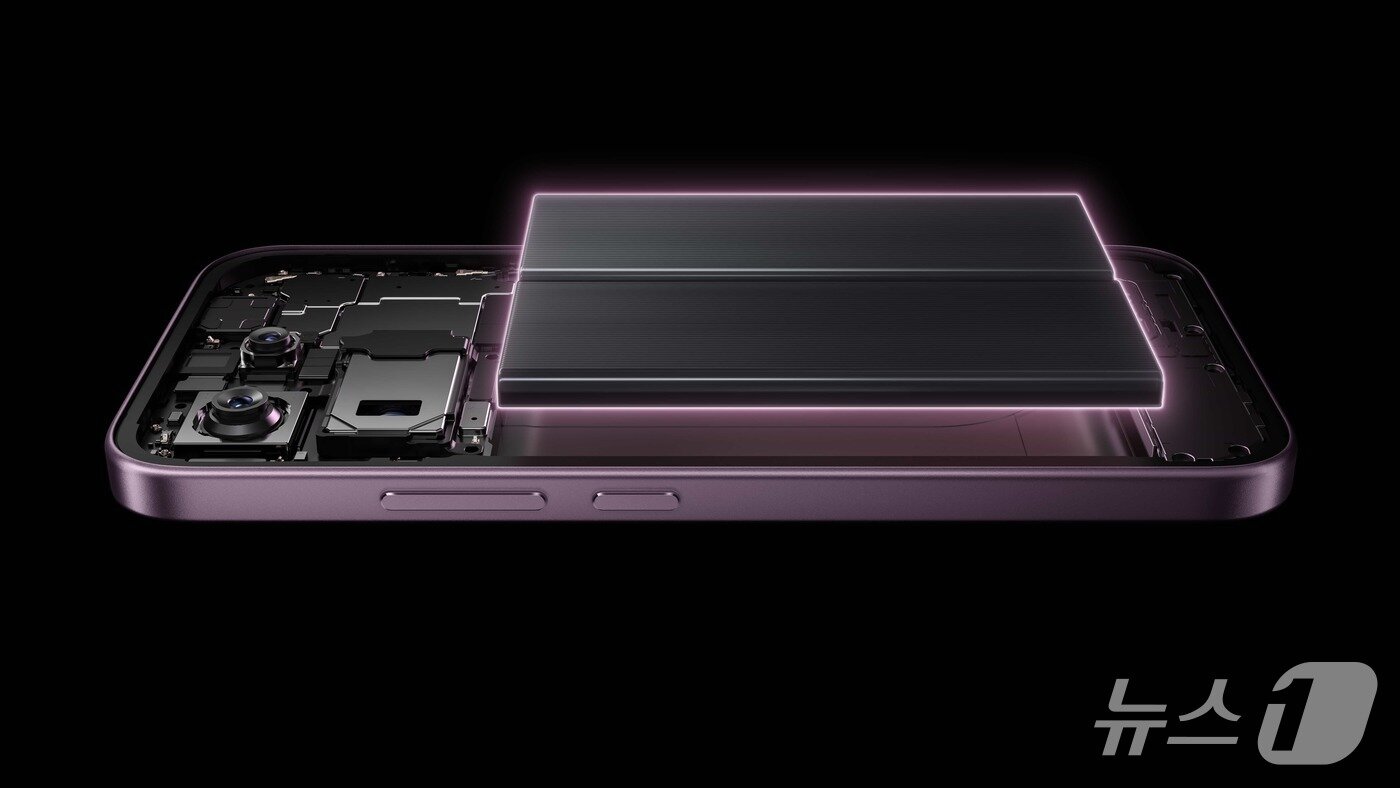 본문 이미지 - 샤오미코리아가 국내 출시한 '샤오미 17T' 제품 이미지. '샤오미 17T'는 6500mAh 실리콘-카본 배터리와 미디어텍 디멘시티 8500-울트라 프로세서를 탑재했다. 2026.05.29/뉴스1 (샤오미코리아 제공. 재판매 및 DB금지)(샤오미코리아 제공)