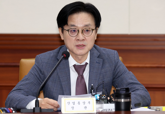 산업장관 "반도체 이윤, 재투자가 최우선 원칙…늦으면 주도권 빼앗겨"