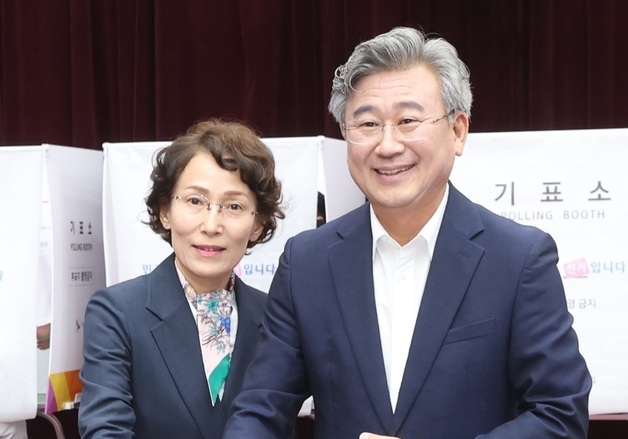사전투표하는 천호성 후보