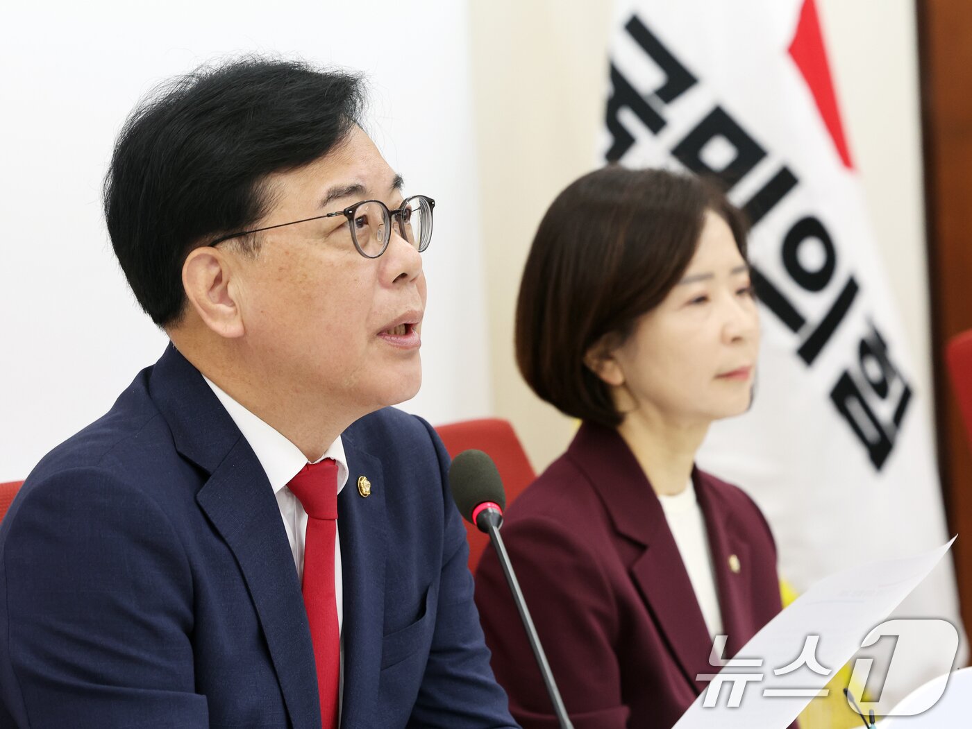 본문 이미지 - 송언석 국민의힘 원내대표가 29일 오전 서울 여의도 국회에서 열린 경제 현안 기자간담회에서 모두발언을 하고 있다. 2026.5.29 ⓒ 뉴스1 황기선 기자
