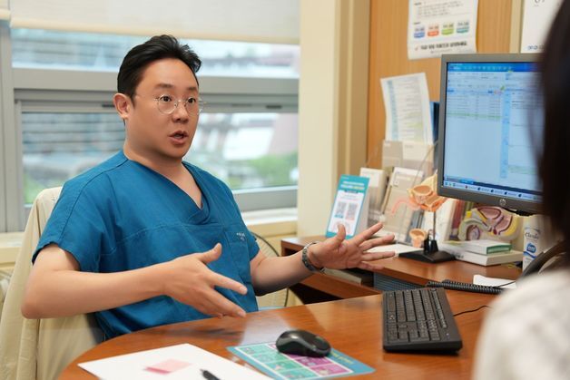 Seoul St. Mary's Hospital Performs Korea's First Single-Port Robotic Surgery for Plantar Hyperhidros...
