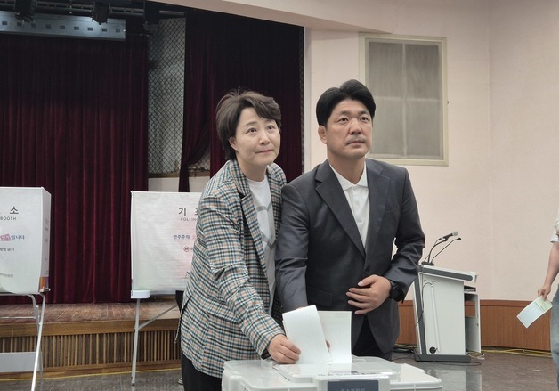 사전투표하는 이용 국민의힘 하남갑 후보