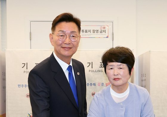 사전투표하는 김제선 대전 중구청장 후보