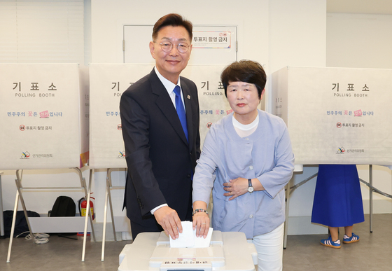 사전투표하는 김제선 대전 중구청장 후보