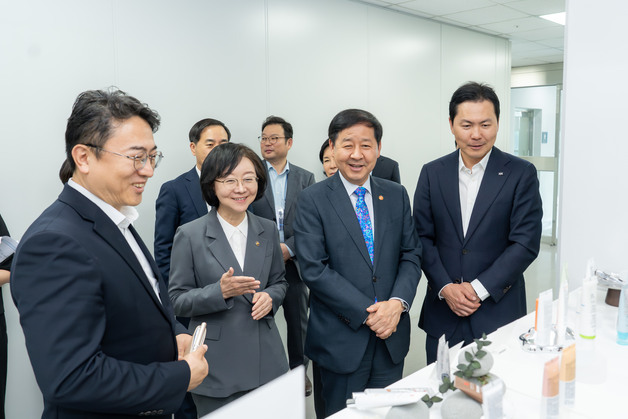 구윤철 "K뷰티, 미래전략산업"…윤상현 "브랜드 생태계 완성 숙제"