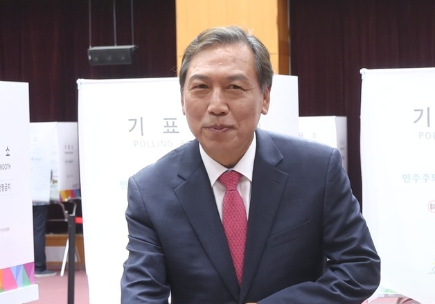 사전투표하는 양정무 후보
