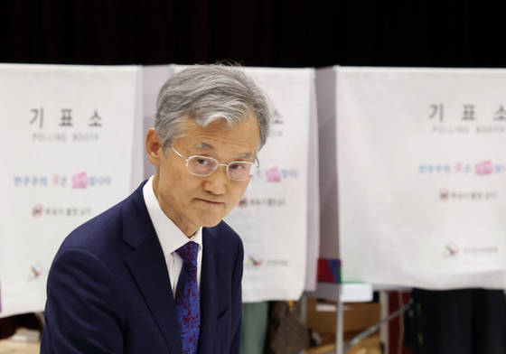 사전투표하는 조희대 대법원장