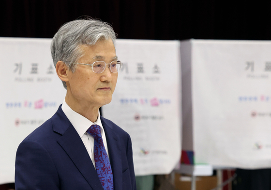 사전투표하는 조희대 대법원장