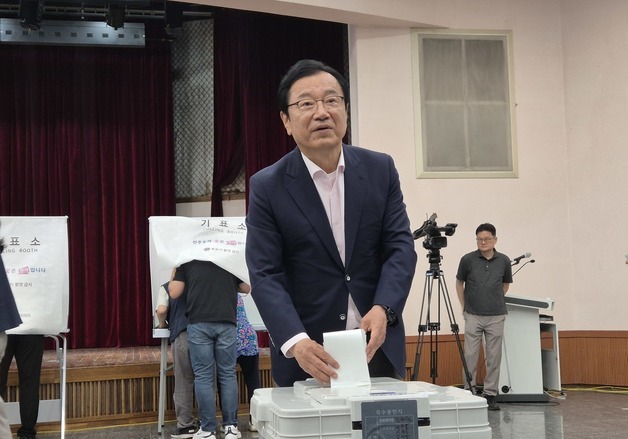 사전투표하는 이현재 국민의힘 하남시장 후보