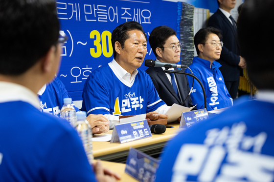 사전투표 첫날…정청래 "李에 힘 실어달라" 장동혁 "李 심판해야"(종합)