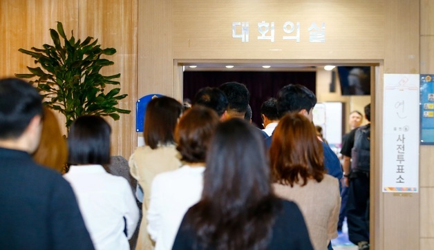 [사전투표] 제주 첫날 오후 2시 7.62%…직전 지선보다 0.77%p↑