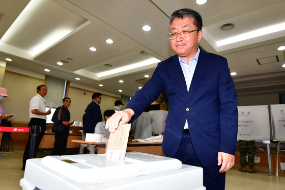 사전투표 마친 장상길 포항 부시장