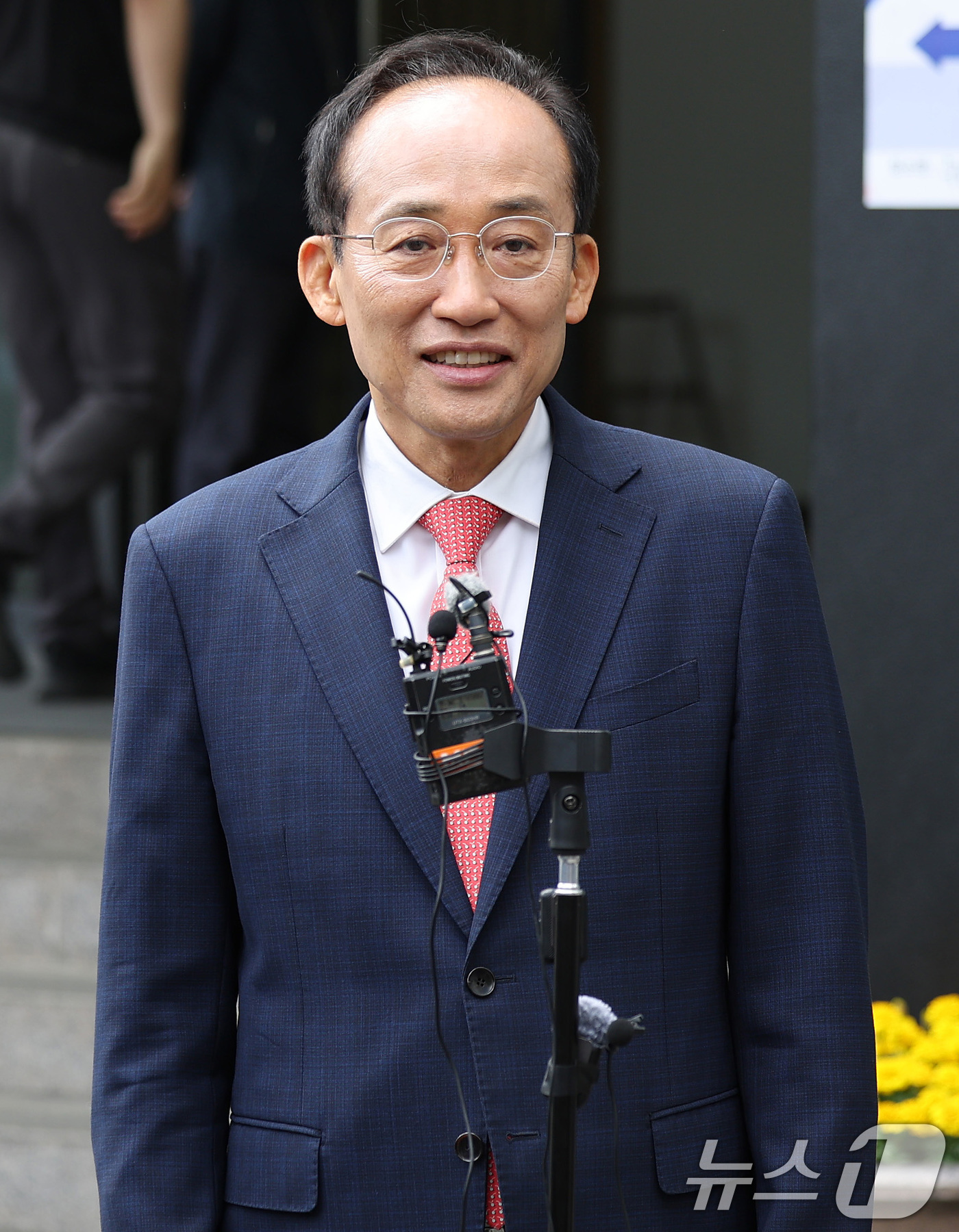 (대구=뉴스1) 공정식 기자 = 추경호 국민의힘 대구시장 후보가 제9회 전국동시지방선거 사전투표 첫날인 29일 오전 대구 수성구 수성구의회에 마련된 범어1동 사전투표소에서 투표를 …
