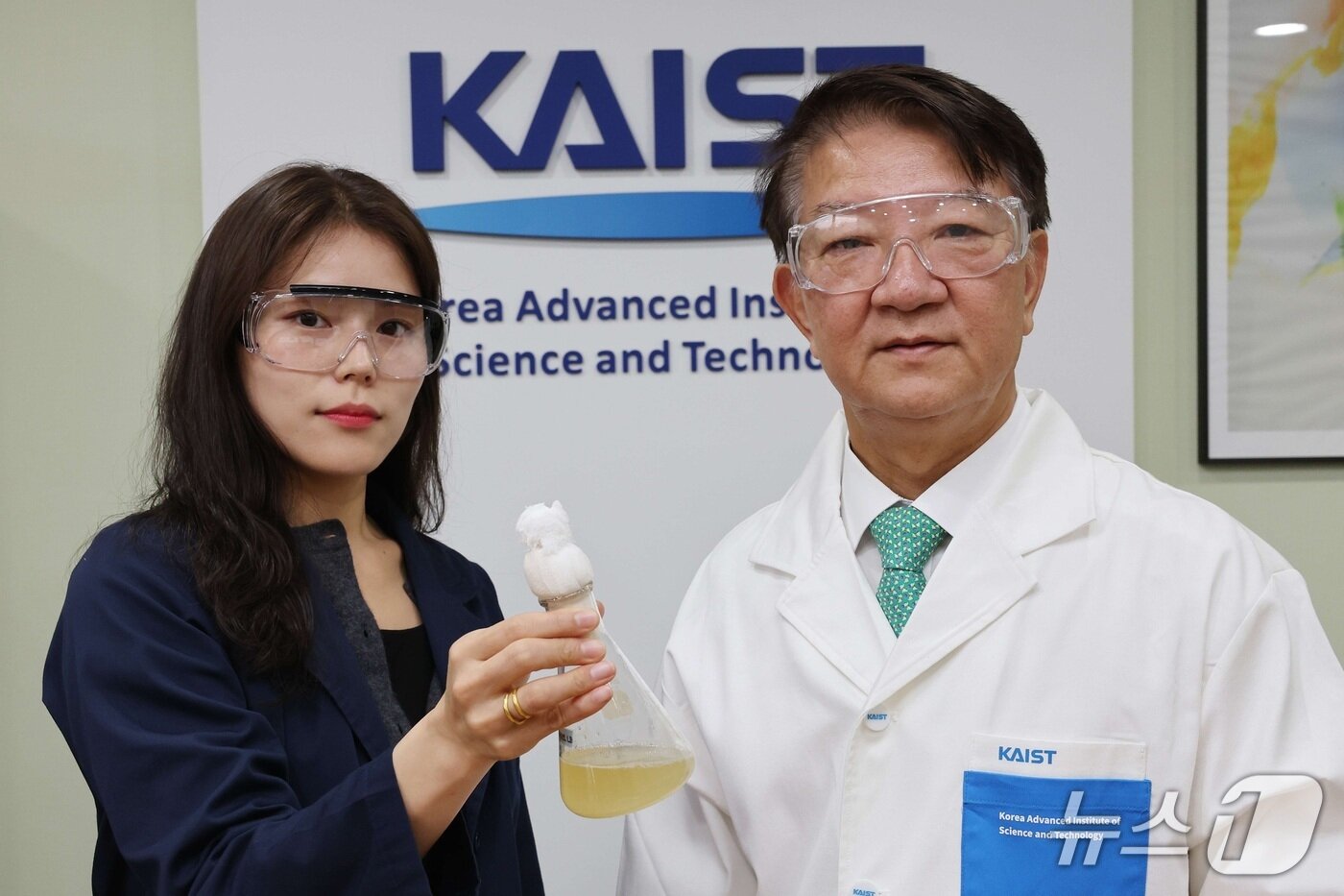 본문 이미지 - KAIST 안다희 박사(왼쪽, 이상엽 교수. (KAIST 제공. 재판매 및 DB금지) 2026.5.31/뉴스1