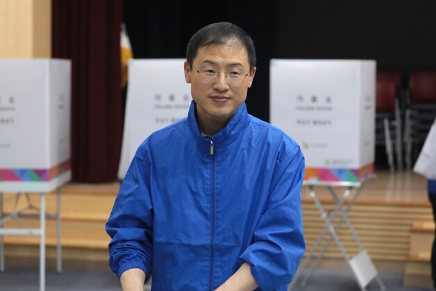 사전투표 하는 김상욱