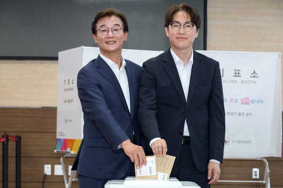 하정우·전재수 동반 투표→ 韓 "투표도 혼자 못하냐" vs 河 "韓도 하면 될 일"