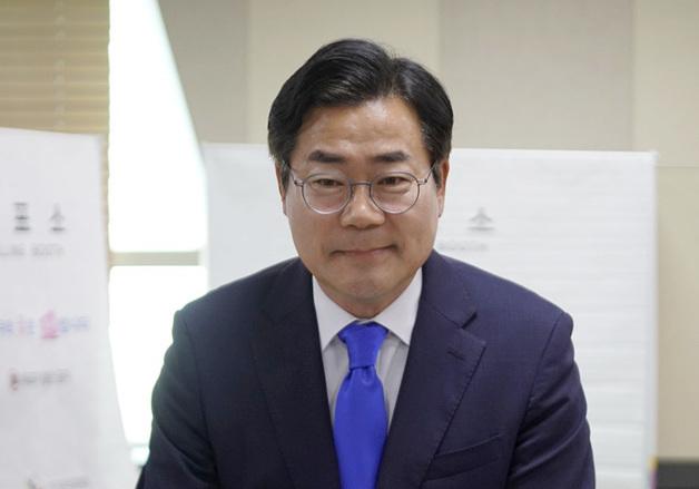 사전투표하는 박찬대 인천시장 후보