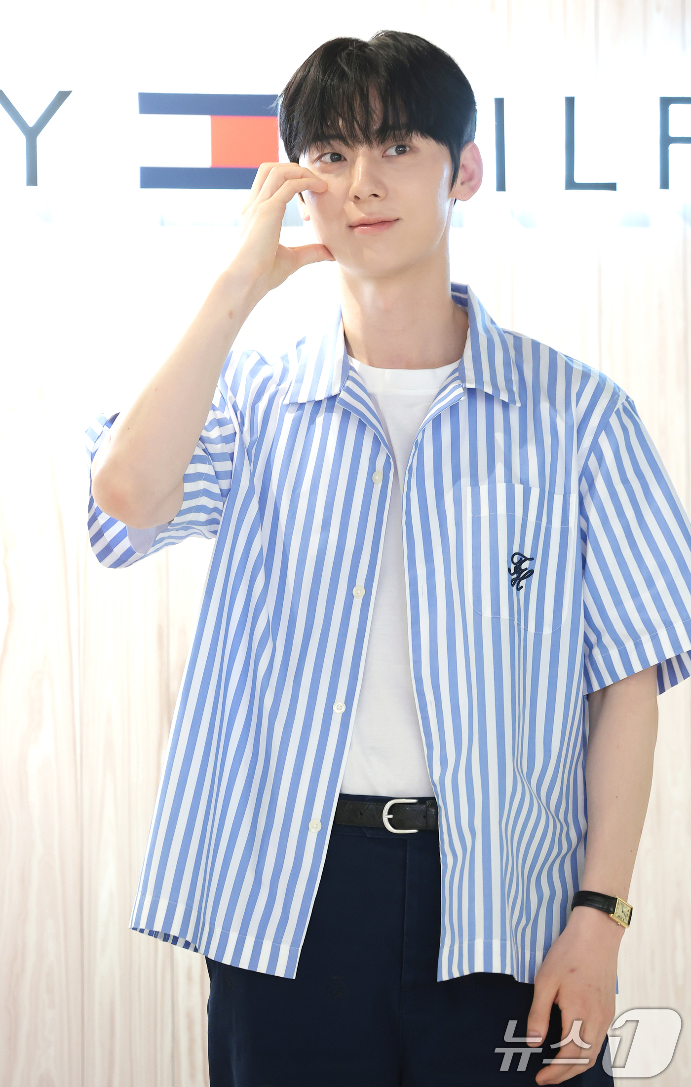 (서울=뉴스1) 권현진 기자 = 가수 황민현이 29일 서울 송파구 에비뉴엘 잠실점에서 열린 패션 브랜드 ‘타미힐피거’ 팝업 오픈 행사에 참석해 포즈를 취하고 있다. 2026.5.2 …