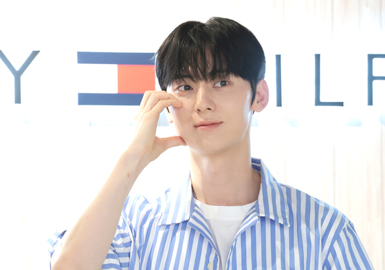황민현, 달달한 볼 하트