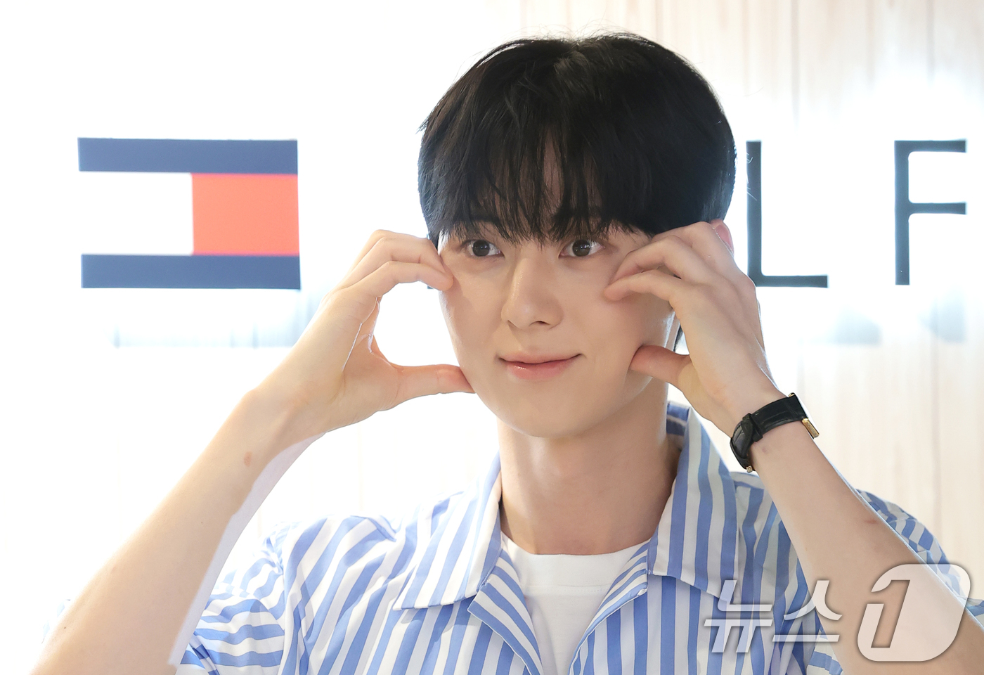 (서울=뉴스1) 권현진 기자 = 가수 황민현이 29일 서울 송파구 에비뉴엘 잠실점에서 열린 패션 브랜드 ‘타미힐피거’ 팝업 오픈 행사에 참석해 포즈를 취하고 있다. 2026.5.2 …