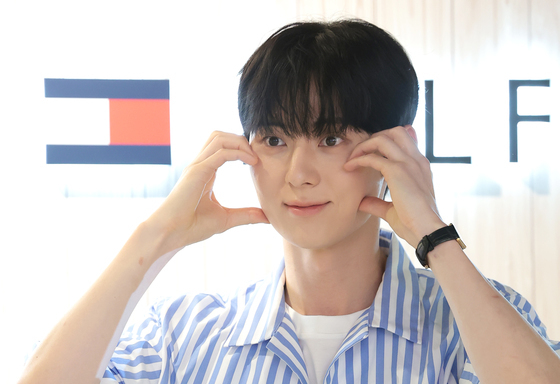 황민현, 맑은 눈의 볼 하트